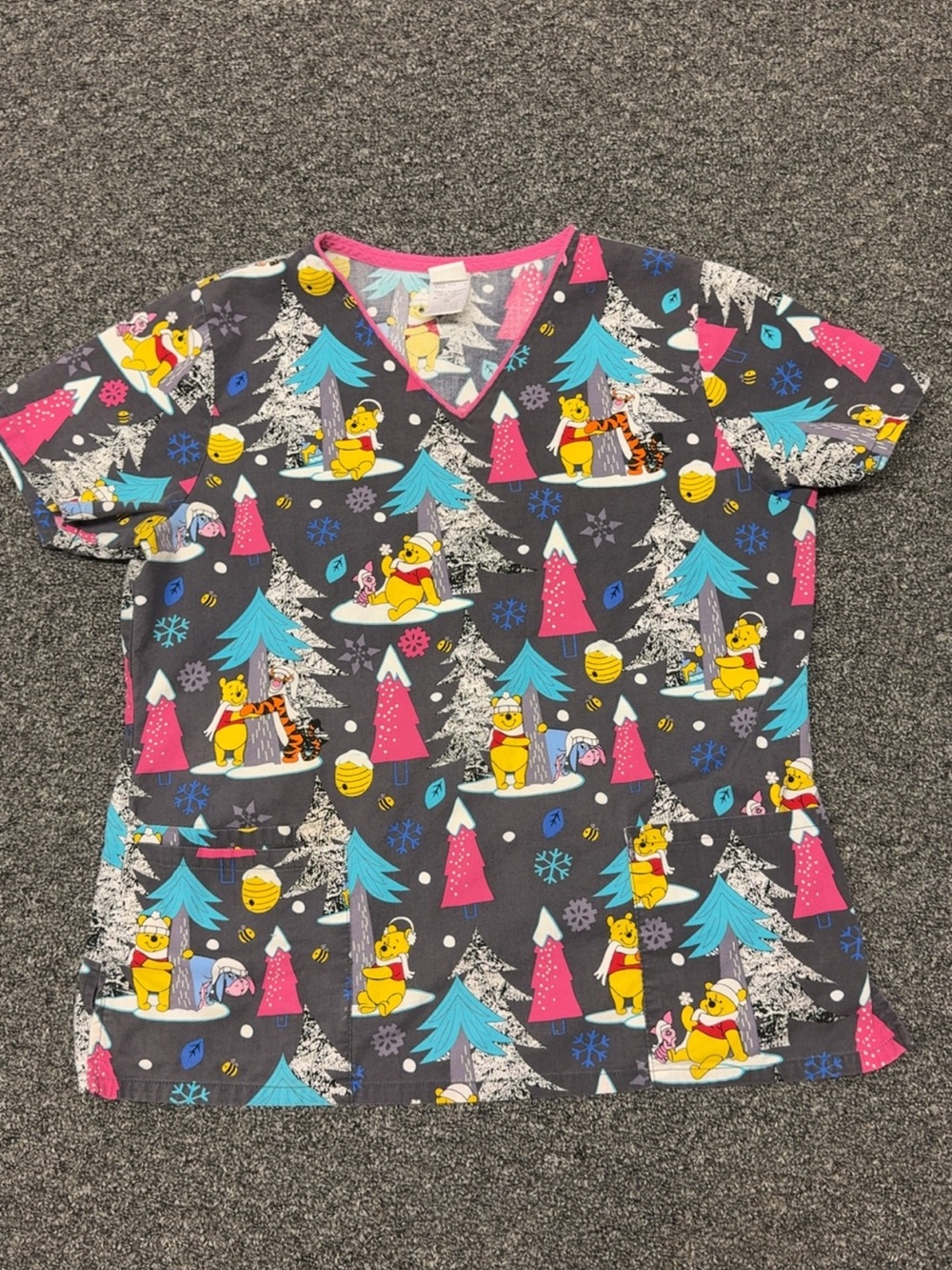 Disney Winnie the Pooh Christmas Scrub Top | Women's Medium